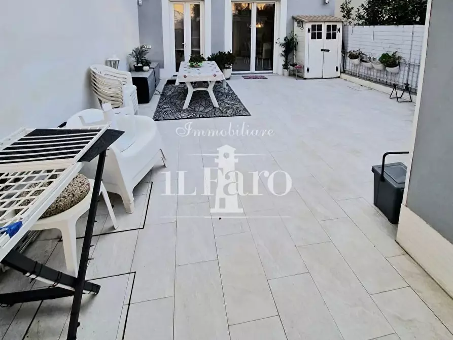 Immagine 39 di Casa indipendente in vendita  a Campi Bisenzio