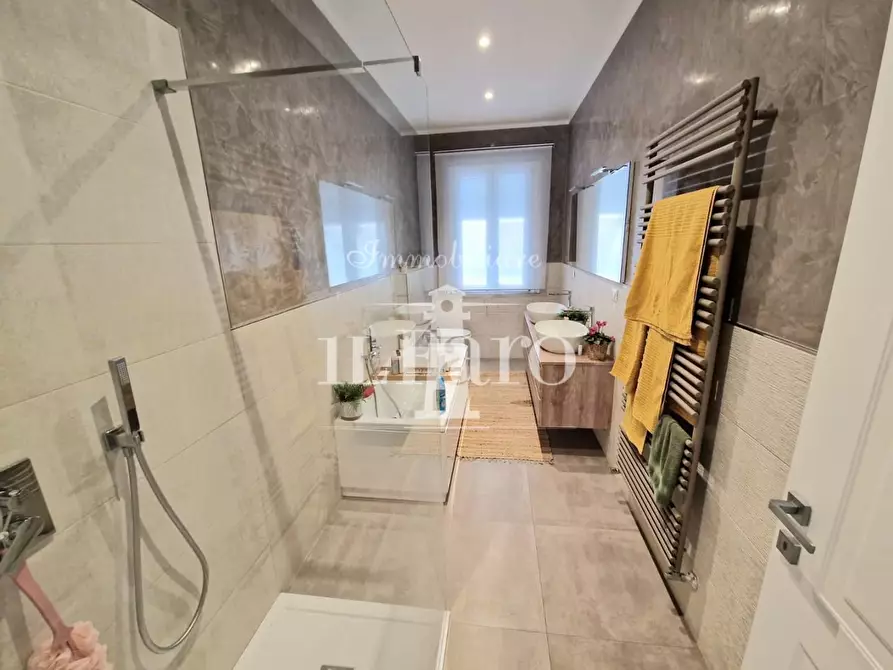 Immagine 37 di Casa indipendente in vendita  a Campi Bisenzio