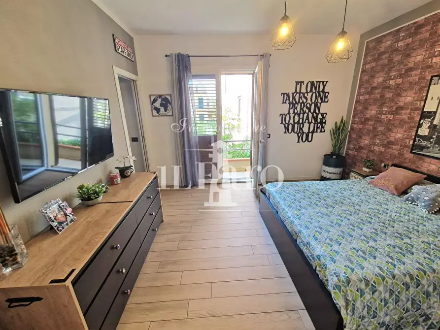 Immagine 13 di Villa in vendita  a Campi Bisenzio