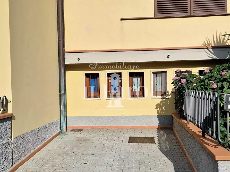 Immagine 72 di Villa in vendita  a Campi Bisenzio