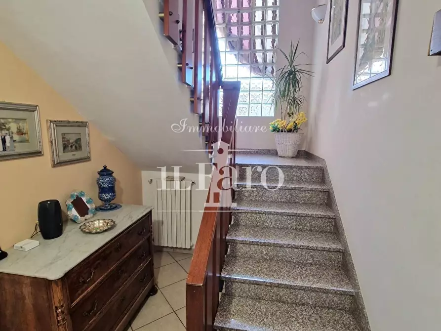 Immagine 52 di Villa in vendita  a Campi Bisenzio