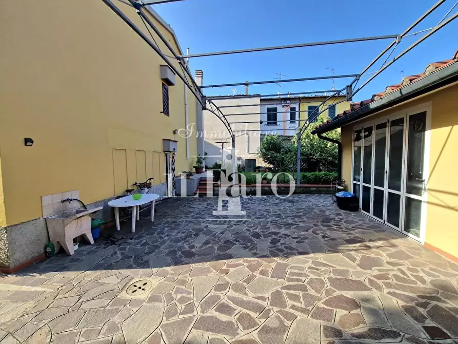 Immagine 54 di Villa in vendita  a Campi Bisenzio