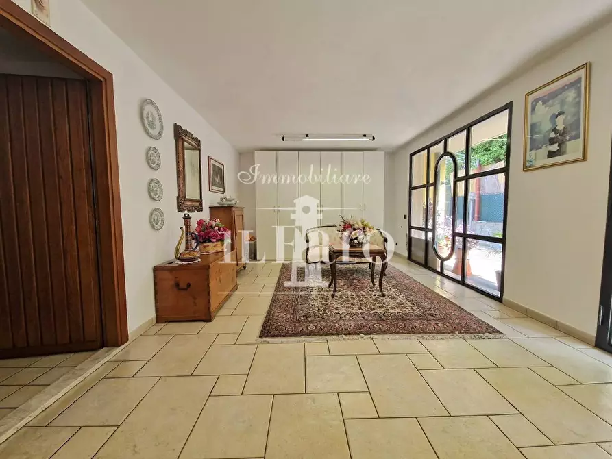 Immagine 32 di Villa in vendita  a Campi Bisenzio