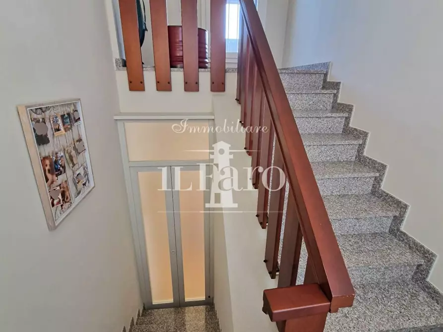 Immagine 53 di Villa in vendita  a Campi Bisenzio