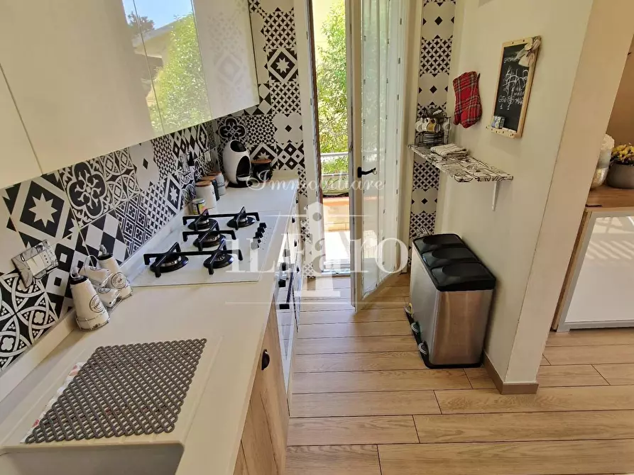 Immagine 9 di Villa in vendita  a Campi Bisenzio