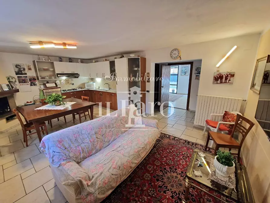 Immagine 37 di Villa in vendita  a Campi Bisenzio