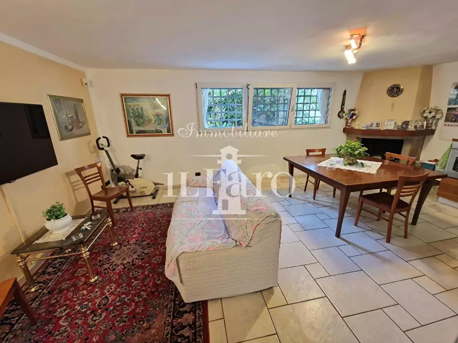 Immagine 36 di Villa in vendita  a Campi Bisenzio