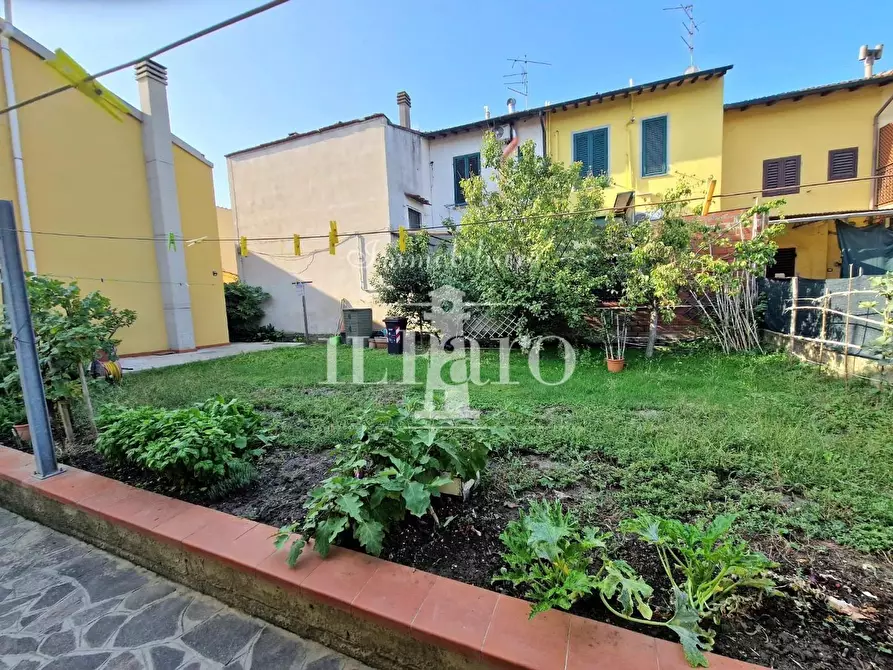 Immagine 64 di Villa in vendita  a Campi Bisenzio