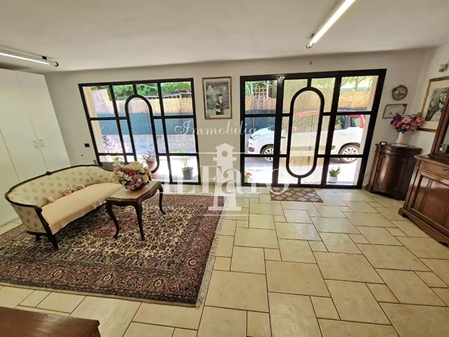 Immagine 31 di Villa in vendita  a Campi Bisenzio