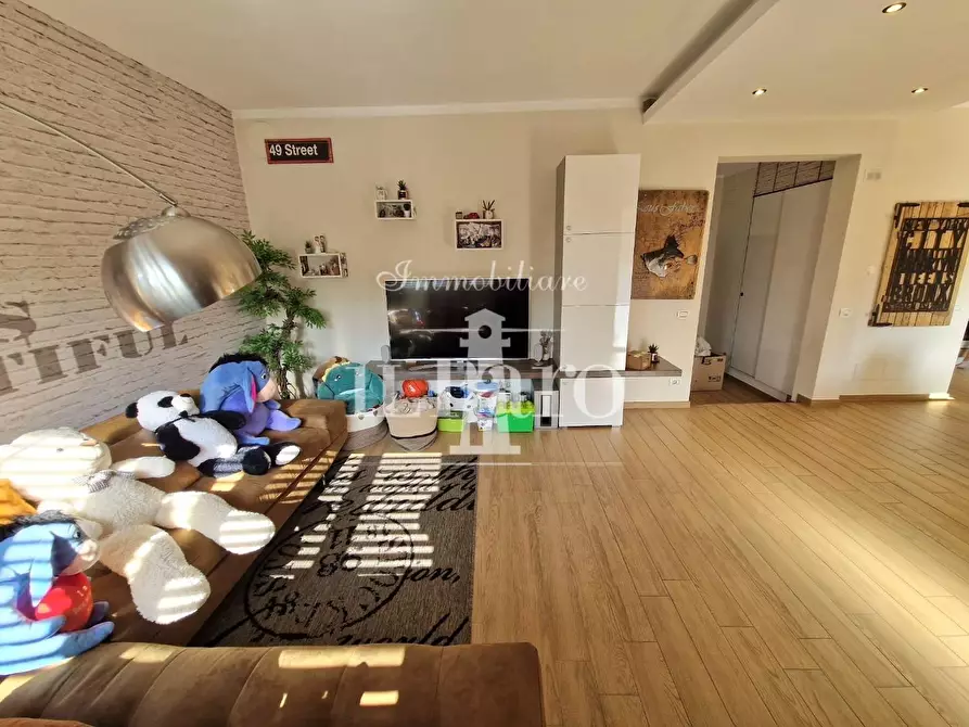 Immagine 3 di Villa in vendita  a Campi Bisenzio