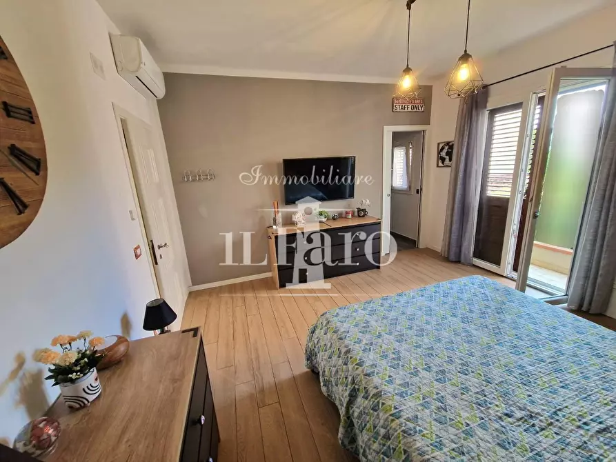 Immagine 12 di Villa in vendita  a Campi Bisenzio