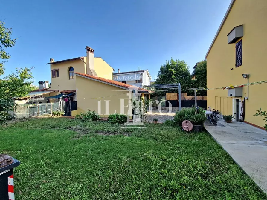 Immagine 66 di Villa in vendita  a Campi Bisenzio