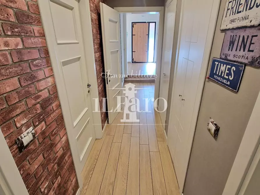 Immagine 11 di Villa in vendita  a Campi Bisenzio