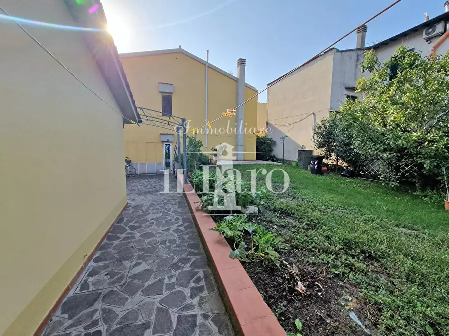 Immagine 65 di Villa in vendita  a Campi Bisenzio