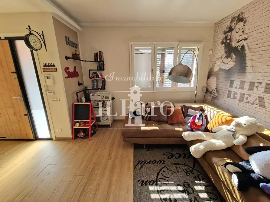 Immagine 7 di Villa in vendita  a Campi Bisenzio