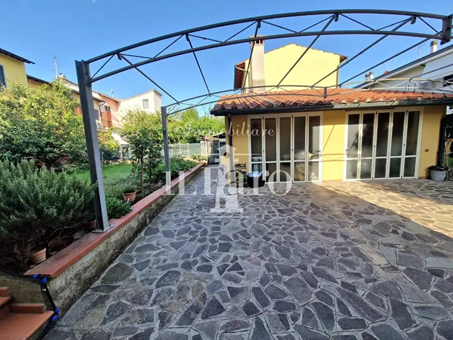 Immagine 55 di Villa in vendita  a Campi Bisenzio