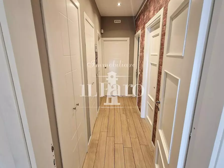 Immagine 10 di Villa in vendita  a Campi Bisenzio