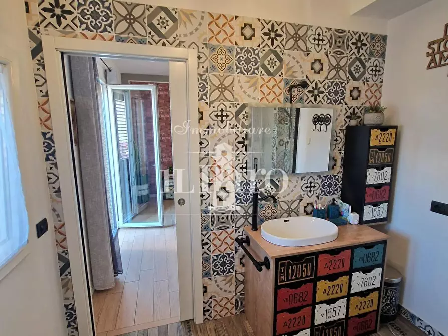 Immagine 28 di Villa in vendita  a Campi Bisenzio