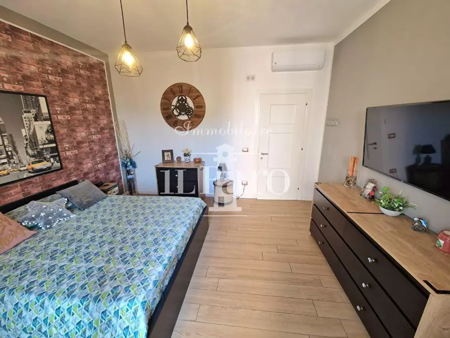 Immagine 15 di Villa in vendita  a Campi Bisenzio