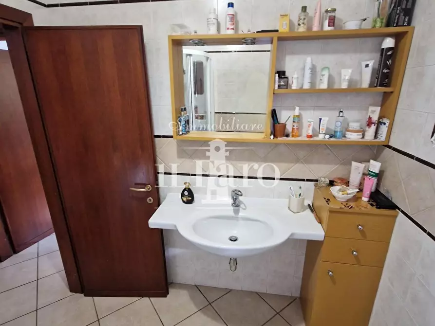 Immagine 42 di Villa in vendita  a Campi Bisenzio