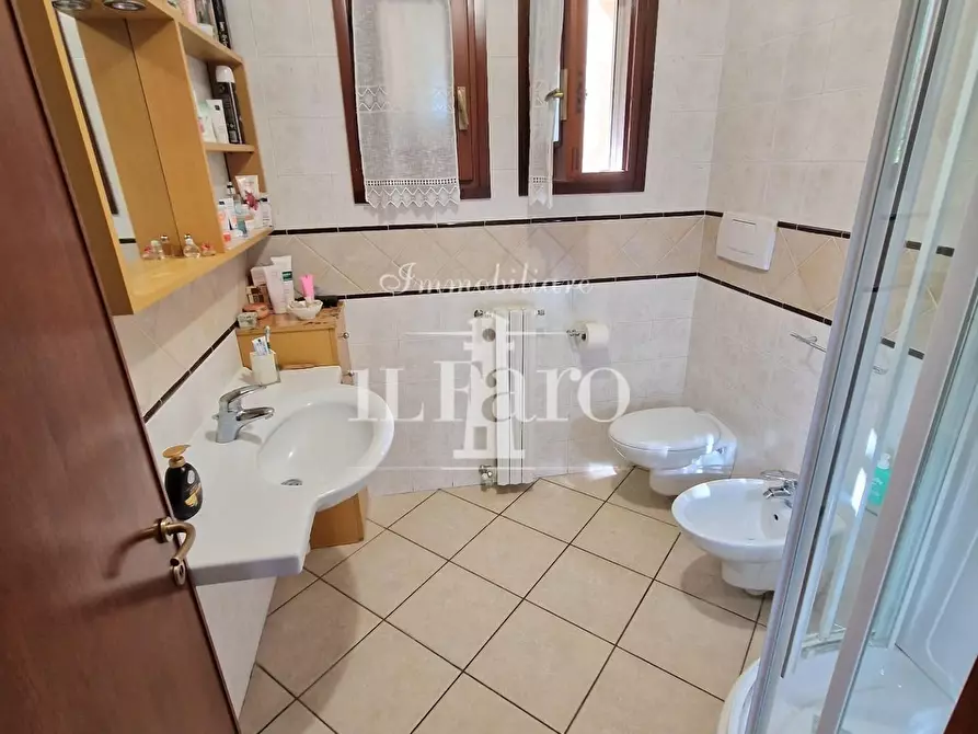Immagine 44 di Villa in vendita  a Campi Bisenzio