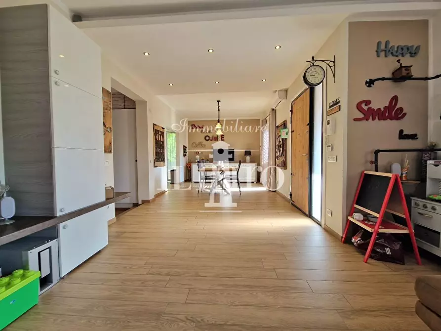 Immagine 1 di Villa in vendita  a Campi Bisenzio