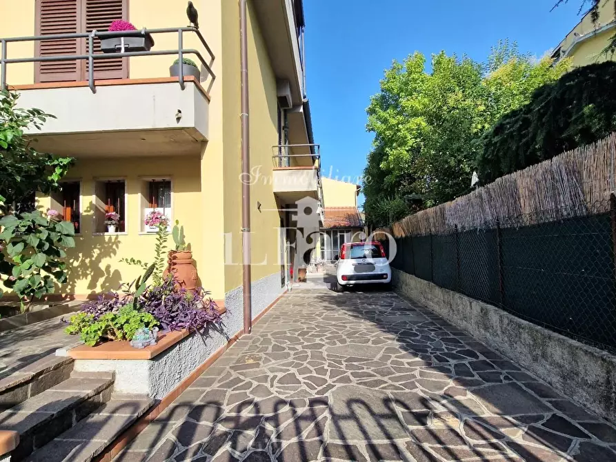 Immagine 60 di Villa in vendita  a Campi Bisenzio