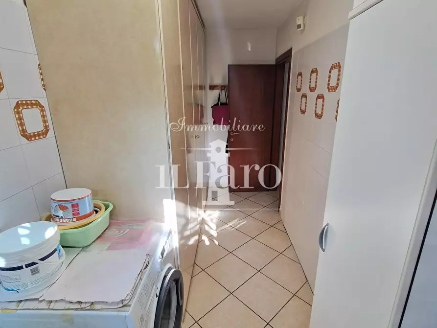 Immagine 46 di Villa in vendita  a Campi Bisenzio