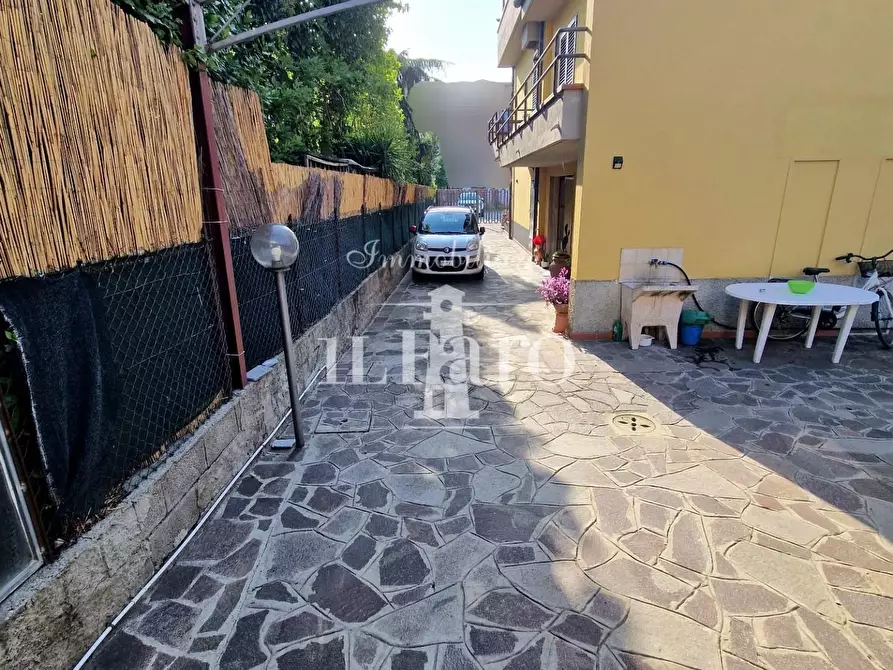 Immagine 61 di Villa in vendita  a Campi Bisenzio