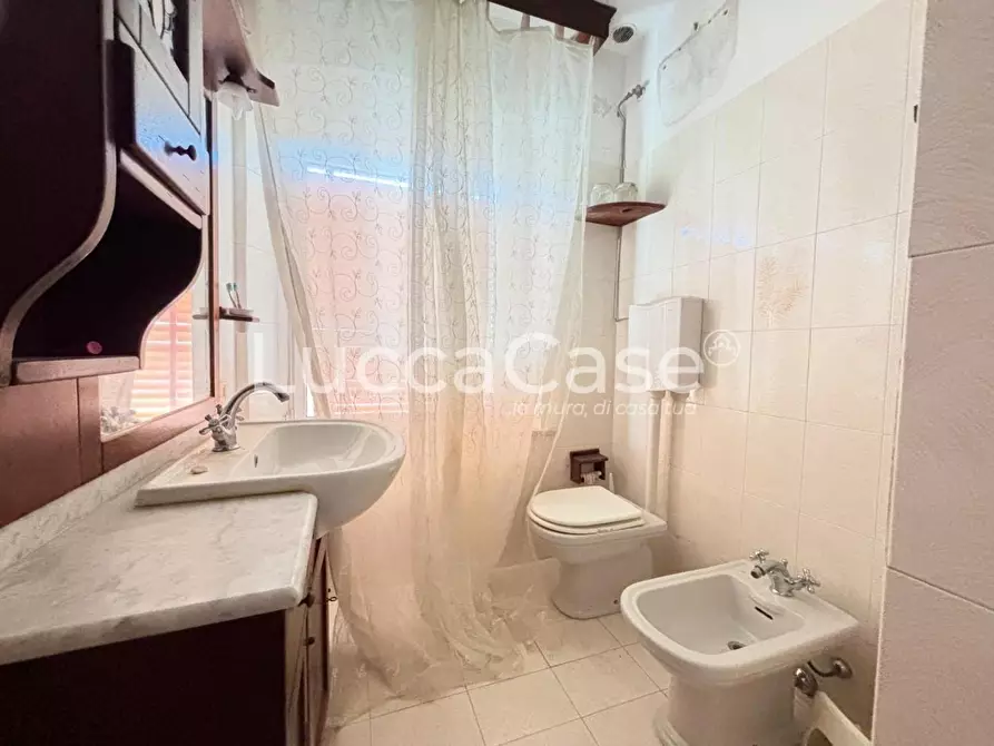 Immagine 11 di Casa indipendente in vendita  a Lucca