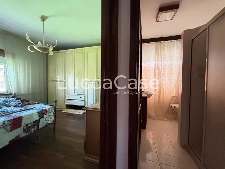 Immagine 9 di Casa indipendente in vendita  a Lucca