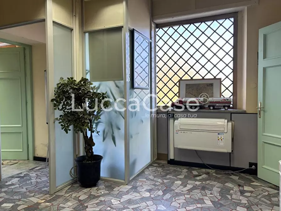 Immagine 70 di Casa indipendente in vendita  a Lucca