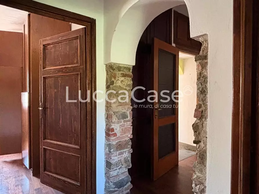 Immagine 13 di Casa indipendente in vendita  a Lucca