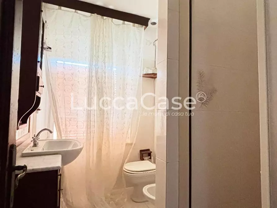 Immagine 12 di Casa indipendente in vendita  a Lucca