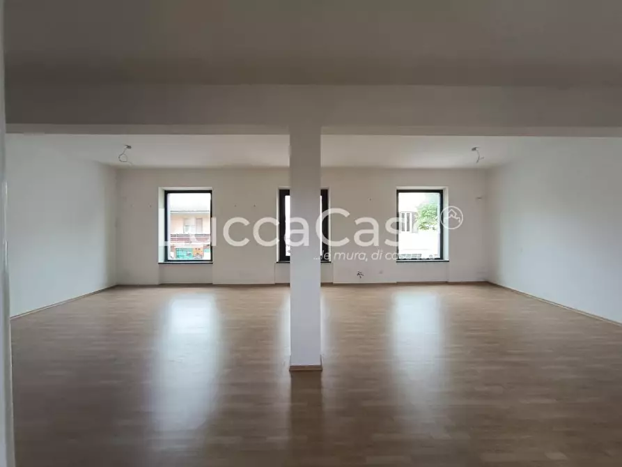 Immagine 16 di Locale commerciale in affitto  a Lucca