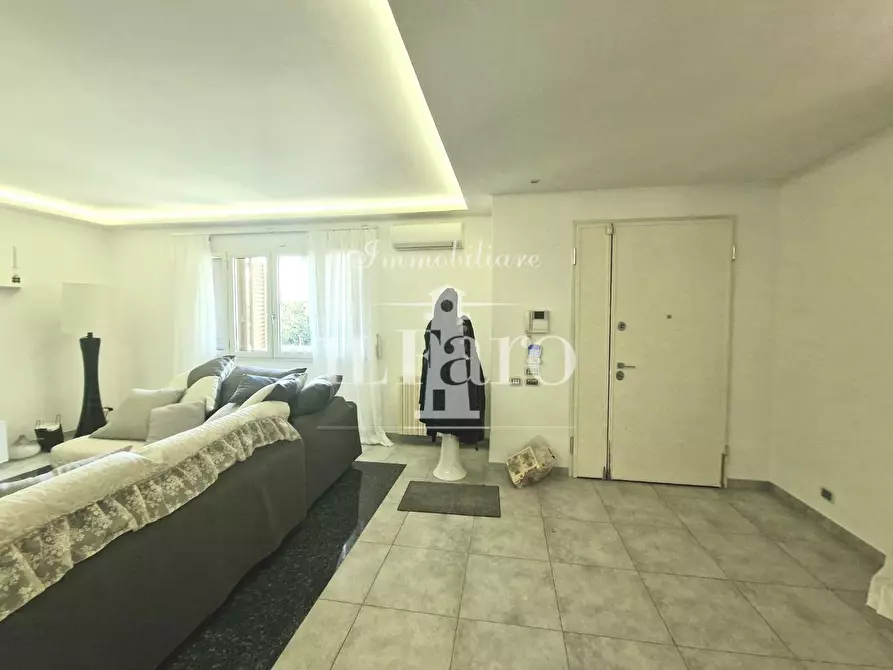 Immagine 6 di Casa indipendente in vendita  a Campi Bisenzio