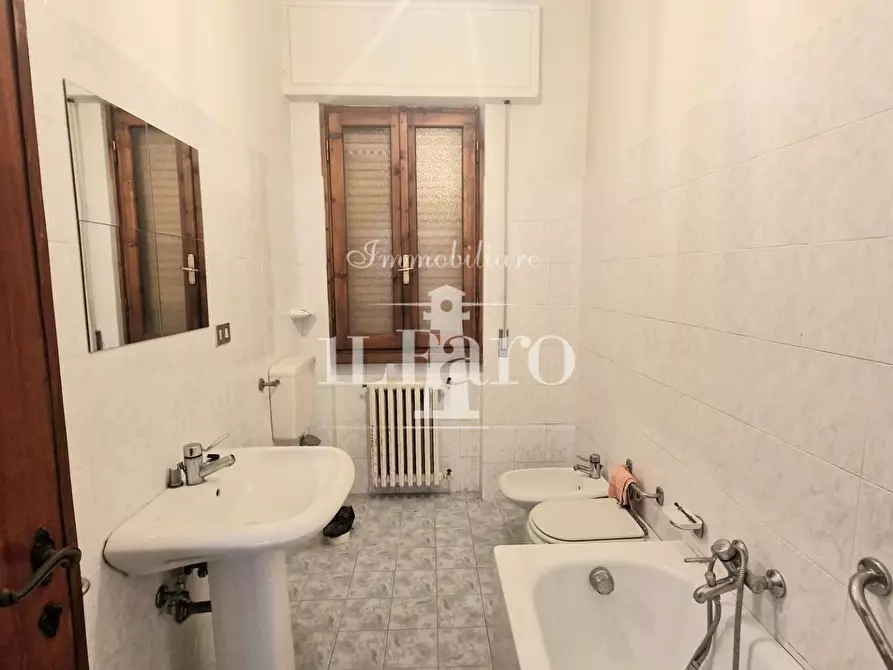 Immagine 60 di Casa indipendente in vendita  a Campi Bisenzio