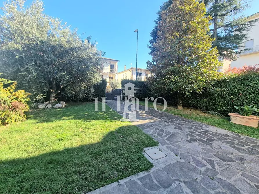 Immagine 81 di Casa indipendente in vendita  a Campi Bisenzio