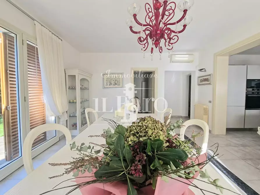 Immagine 16 di Casa indipendente in vendita  a Campi Bisenzio