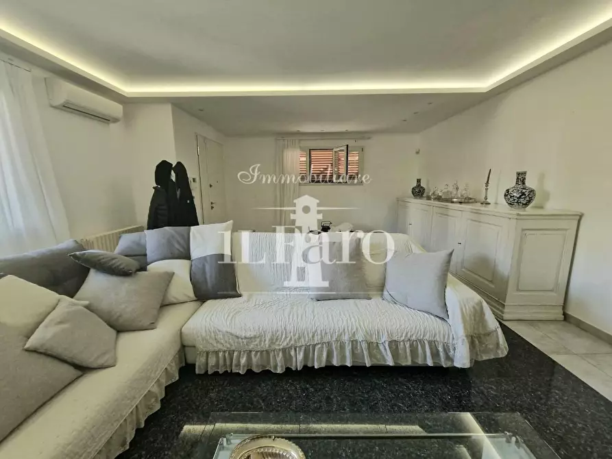 Immagine 4 di Casa indipendente in vendita  a Campi Bisenzio