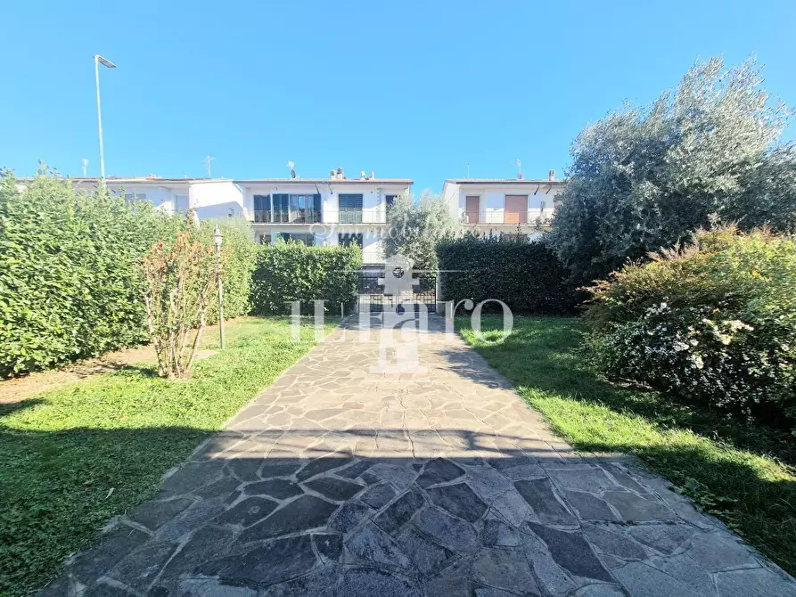 Immagine 62 di Casa indipendente in vendita  a Campi Bisenzio