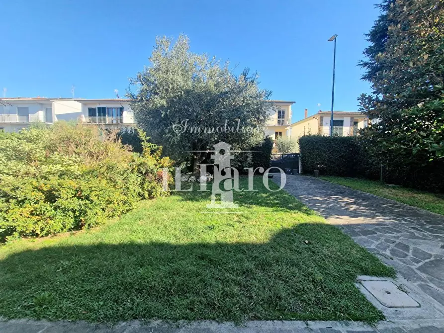 Immagine 73 di Casa indipendente in vendita  a Campi Bisenzio