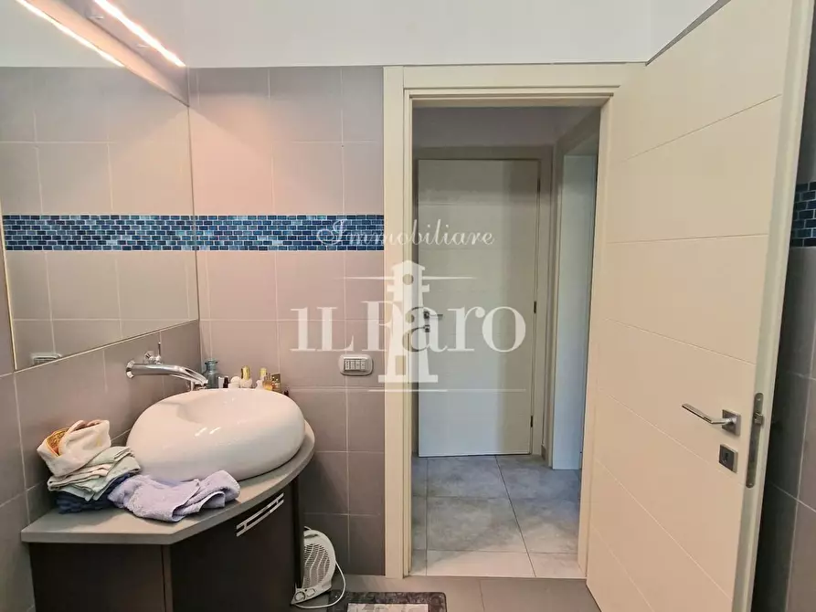 Immagine 35 di Casa indipendente in vendita  a Campi Bisenzio