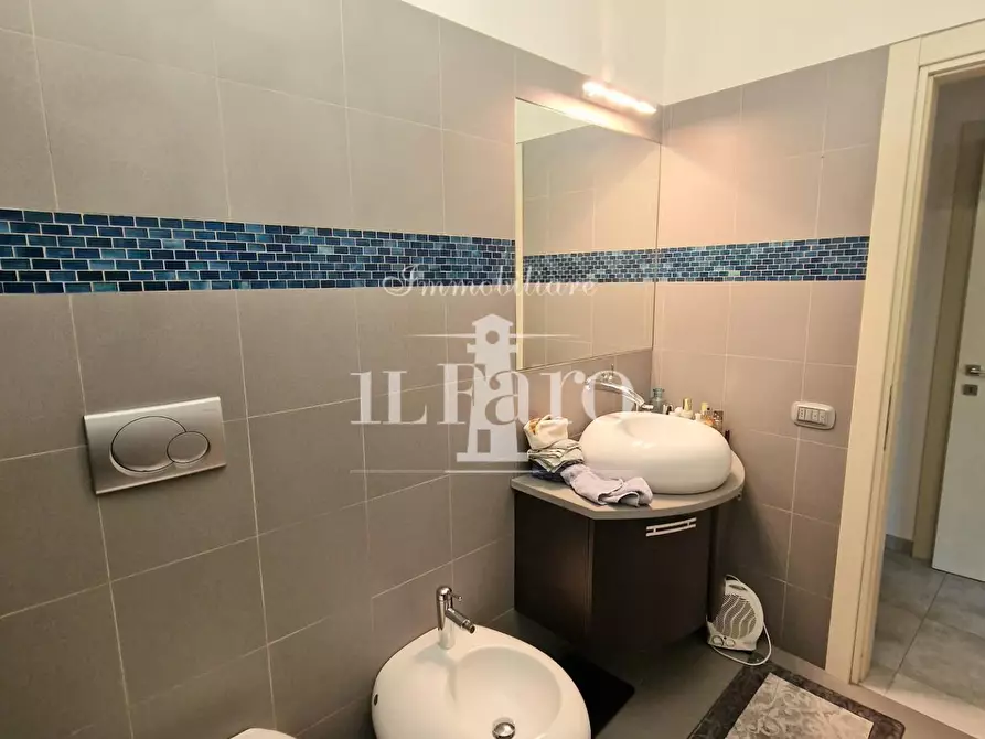 Immagine 38 di Casa indipendente in vendita  a Campi Bisenzio