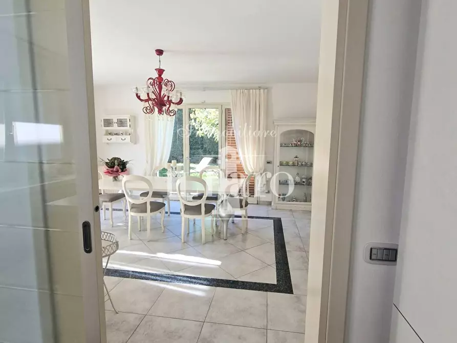 Immagine 9 di Casa indipendente in vendita  a Campi Bisenzio