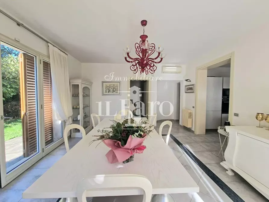 Immagine 15 di Casa indipendente in vendita  a Campi Bisenzio