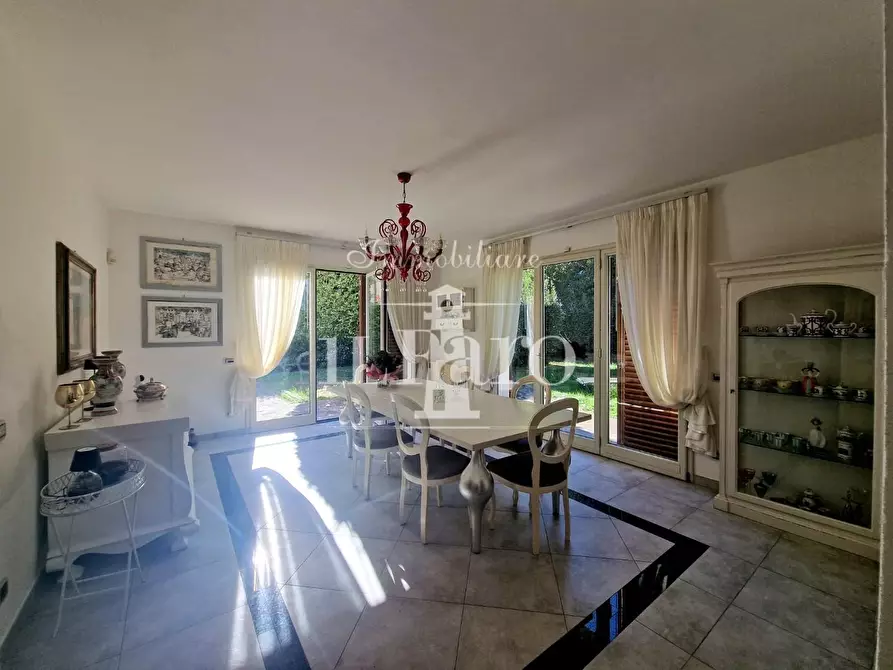 Immagine 10 di Casa indipendente in vendita  a Campi Bisenzio