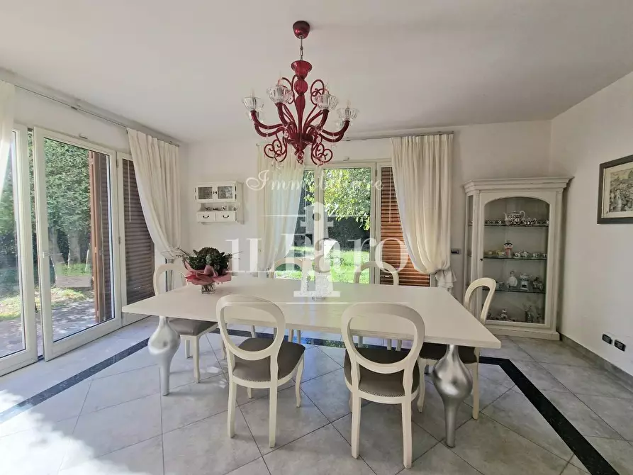 Immagine 11 di Casa indipendente in vendita  a Campi Bisenzio