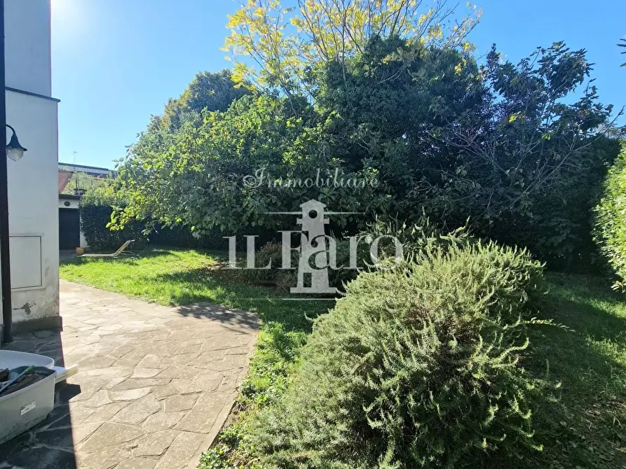 Immagine 72 di Casa indipendente in vendita  a Campi Bisenzio