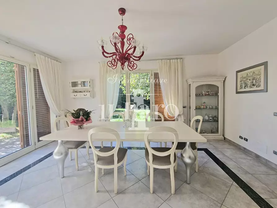 Immagine 13 di Casa indipendente in vendita  a Campi Bisenzio